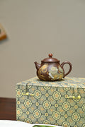 龙珠·全手工/大拍陶手雷罡作品（师承范伟群）/容量250cc/极品紫泥 壶身俊秀凝练，流把舒展，龙珠压顶与壶身形态相应和