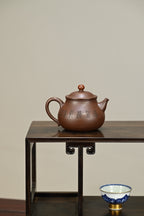 龙珠·全手工/大拍陶手雷罡作品（师承范伟群）/容量250cc/极品紫泥 壶身俊秀凝练，流把舒展，龙珠压顶与壶身形态相应和