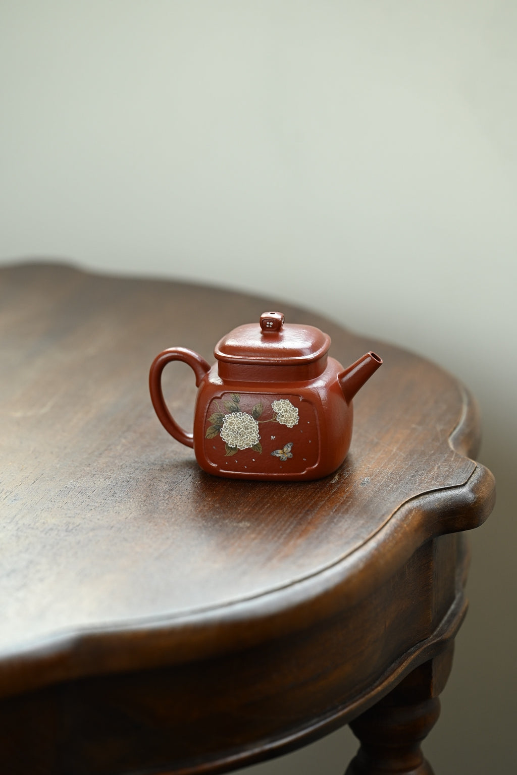 云窗· 全手工 /大拍陶手雷罡作品（师承范伟群）/容量180cc/家藏朱泥 壶身俊秀挺拔，线面挺括