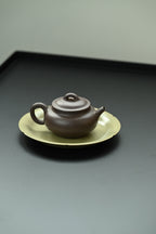 三足蕴禅·全手工 /大拍陶手金海晶作品（师承董晓勇）容量160cc/原矿青段 骨相之外，壶身丰润饱满，线条硬朗不失张力