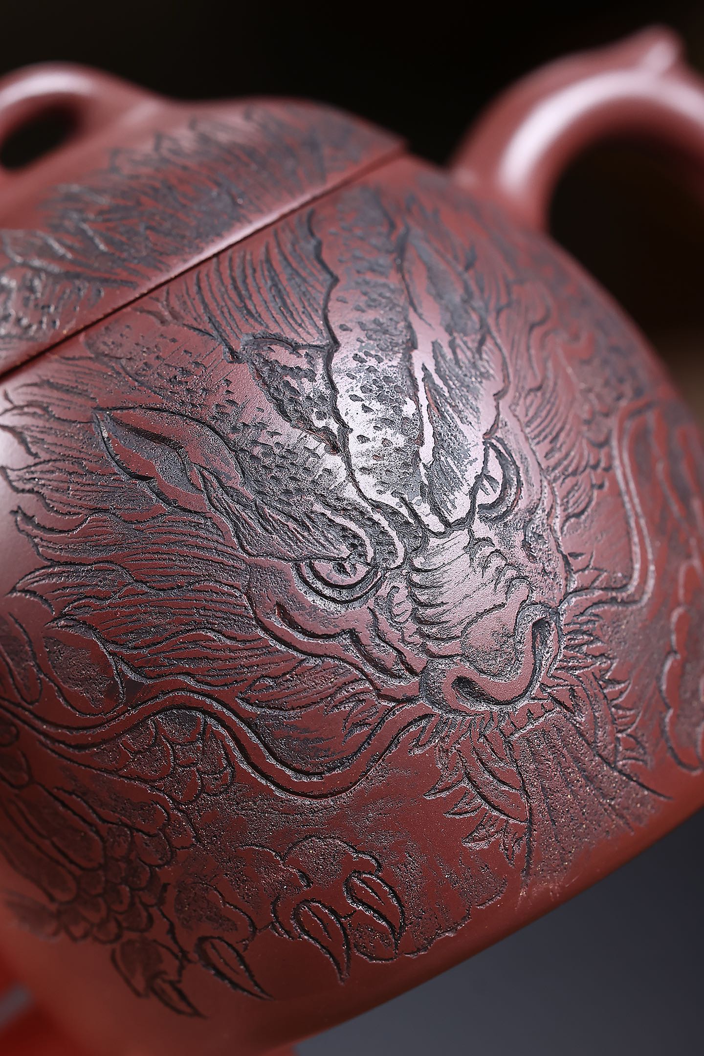 省大师勇淑英作品收藏【秦权壶】内有乾坤 泥料：极品龙血砂 容量：200cc  作者：勇淑英 江苏省陶瓷艺术大师  工艺：手工制作，收藏价值高👍
