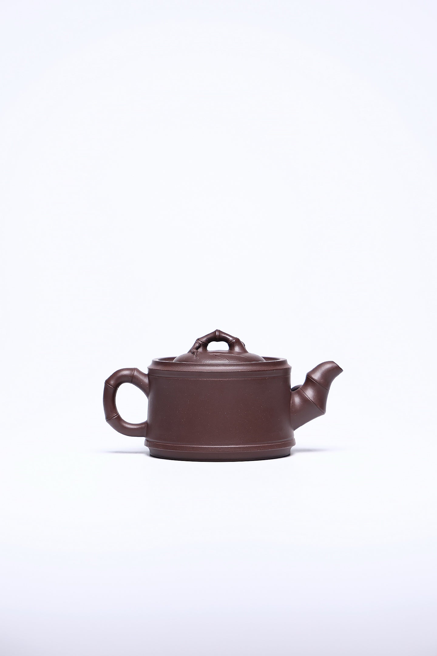 双省名人经典之作（一品竹段壶） 泥料：石红 容量：300cc 作者：韩小虎 研究员级高级工艺美术师