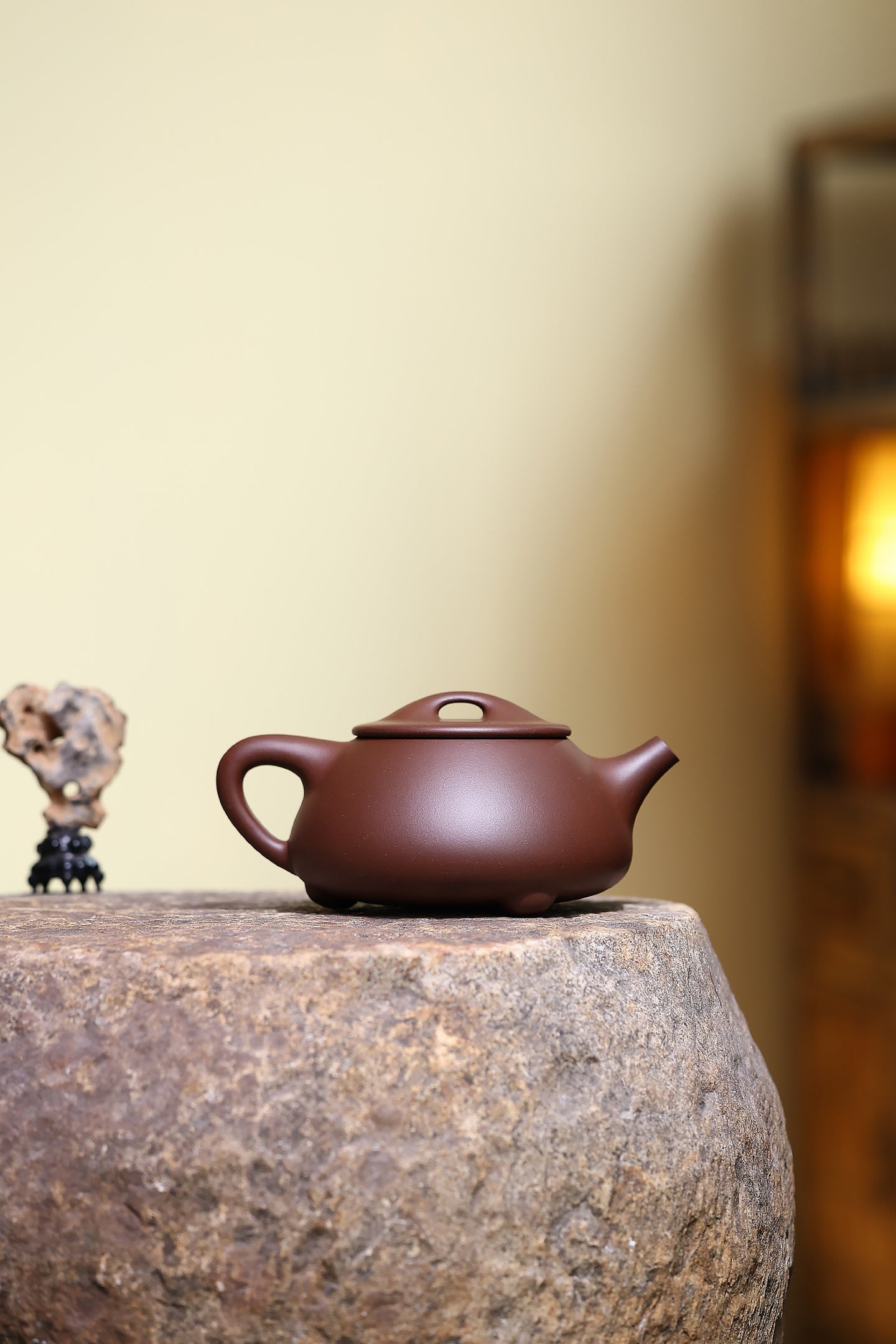 省大师勇淑英作品收藏【石瓢】 泥料：极品文革泥 容量：350cc  作者：勇淑英 江苏省陶瓷艺术大师  工艺：手工制作，收藏价值高👍