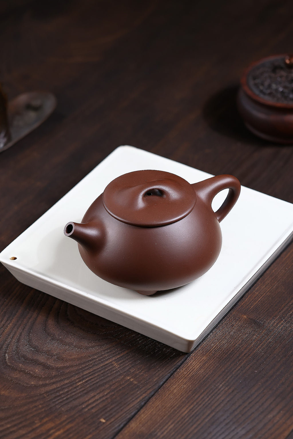 省大师勇淑英作品收藏【石瓢】 泥料：极品文革泥 容量：350cc  作者：勇淑英 江苏省陶瓷艺术大师  工艺：手工制作，收藏价值高👍