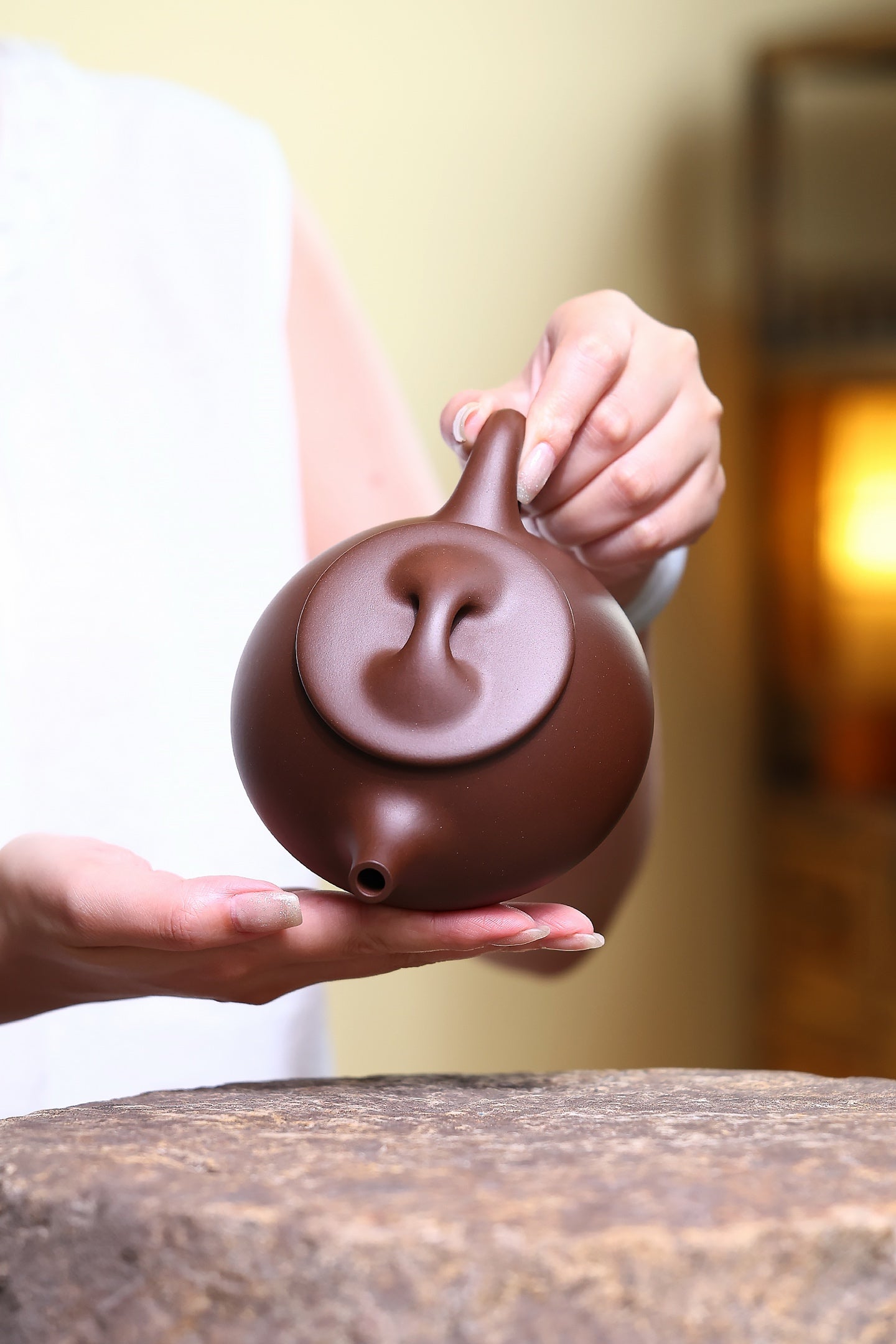 省大师勇淑英作品收藏【石瓢】 泥料：极品文革泥 容量：350cc  作者：勇淑英 江苏省陶瓷艺术大师  工艺：手工制作，收藏价值高👍