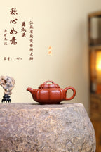 省大师勇淑英作品收藏【称心如意】 泥料：极品朱泥 容量：140cc  作者：勇淑英 江苏省陶瓷艺术大师  工艺：手工制作，收藏价值高👍