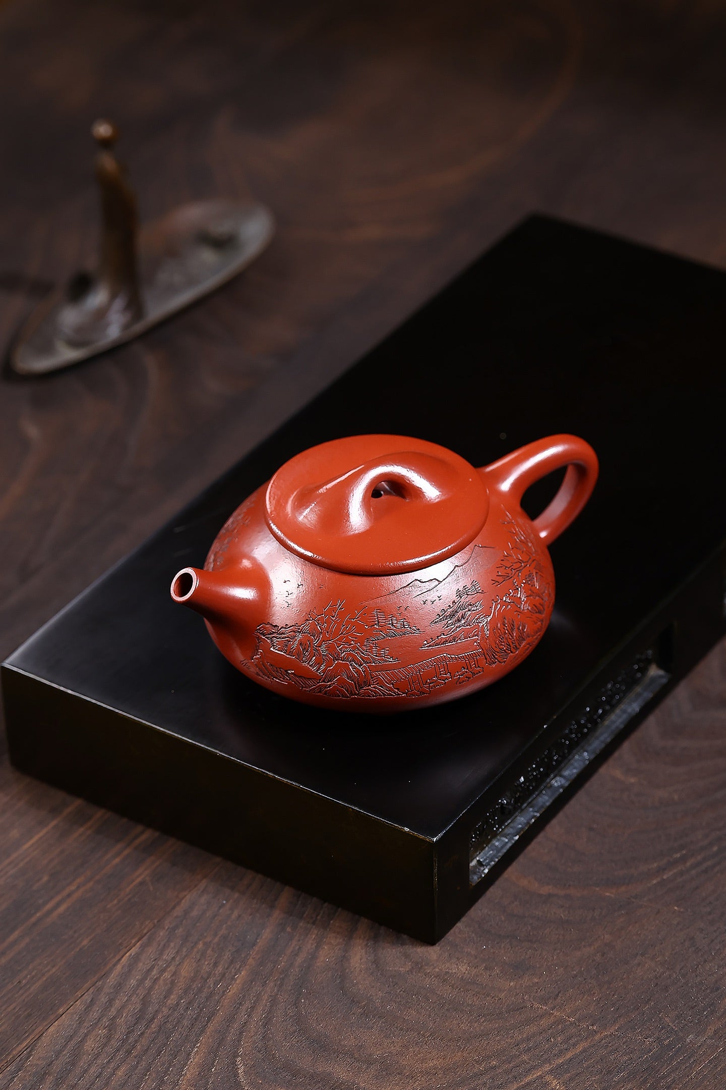 省大师勇淑英作品收藏【石瓢】 泥料：极品朱泥 容量：220cc  作者：勇淑英 江苏省陶瓷艺术大师  工艺：手工制作，收藏价值高👍