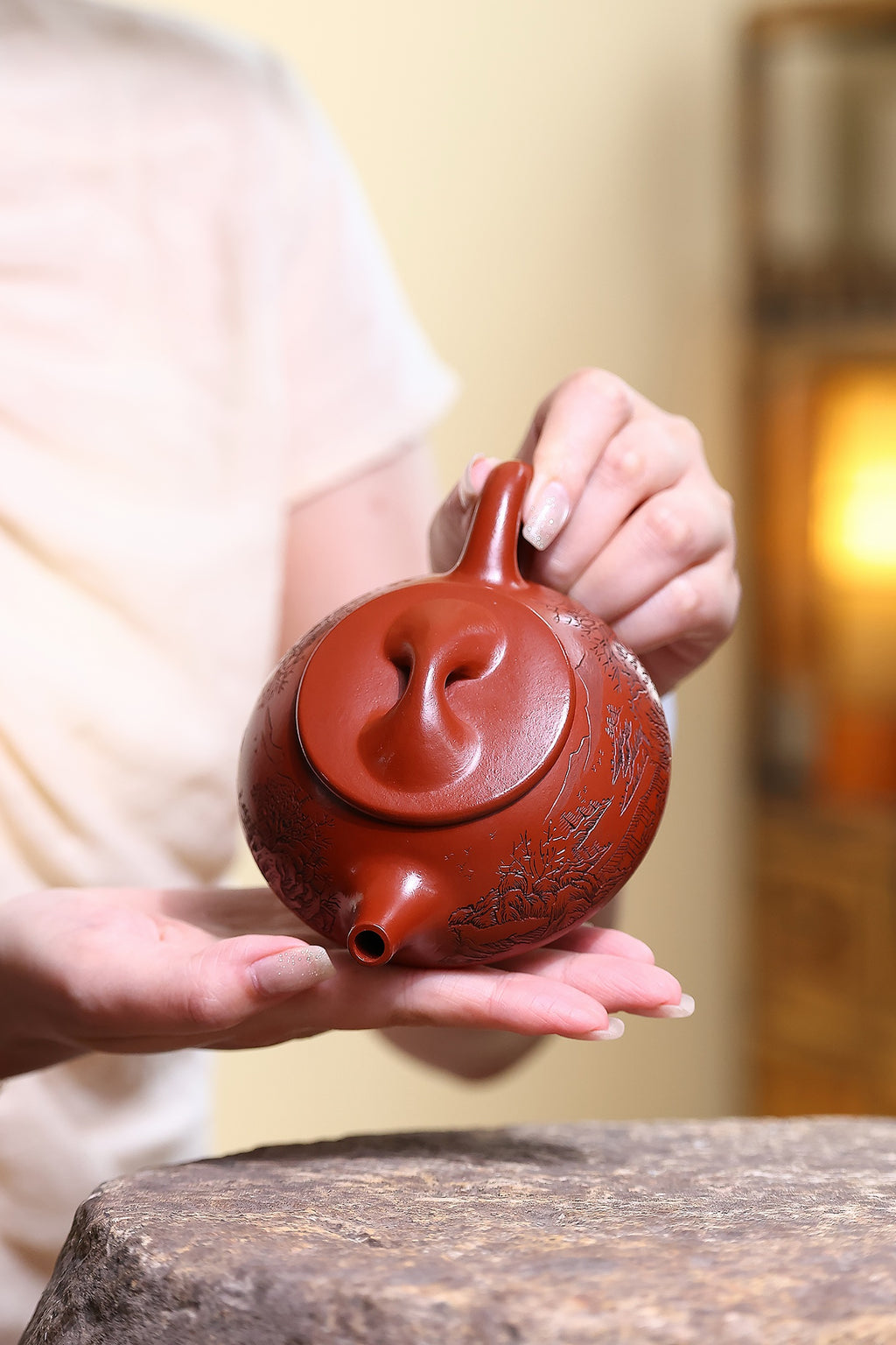 省大师勇淑英作品收藏【石瓢】 泥料：极品朱泥 容量：220cc  作者：勇淑英 江苏省陶瓷艺术大师  工艺：手工制作，收藏价值高👍