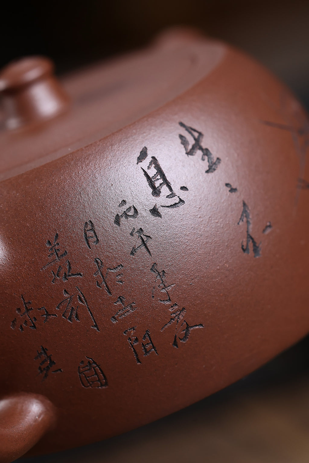 省大师勇淑英作品收藏【矮井栏】 泥料：极品文革泥 容量：160cc  作者：勇淑英 江苏省陶瓷艺术大师  工艺：手工制作，收藏价值高👍