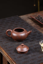 省大师勇淑英作品收藏【水平】 泥料：极品文革泥 容量：180cc  作者：勇淑英 江苏省陶瓷艺术大师  工艺：手工制作，收藏价值高👍