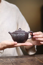 省大师勇淑英作品收藏【唯心壶】 泥料：极品紫茄泥 容量：230cc  作者：勇淑英 江苏省陶瓷艺术大师  工艺：手工制作，收藏价值高👍