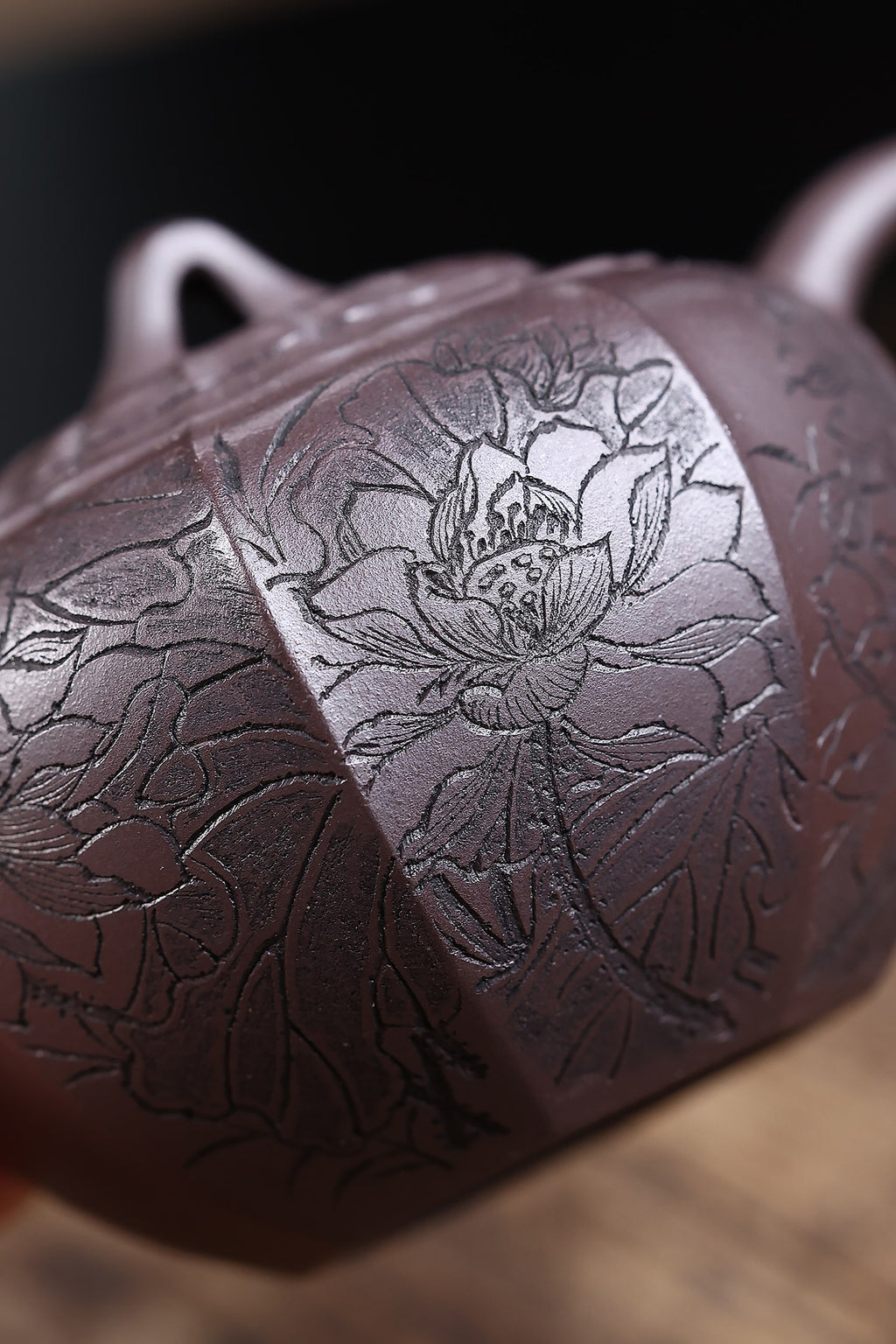 省大师勇淑英作品收藏【唯心壶】 泥料：极品紫茄泥 容量：230cc  作者：勇淑英 江苏省陶瓷艺术大师  工艺：手工制作，收藏价值高👍