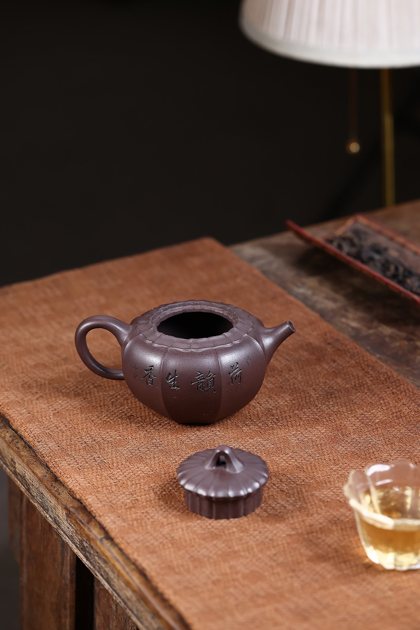 省大师勇淑英作品收藏【唯心壶】 泥料：极品紫茄泥 容量：230cc  作者：勇淑英 江苏省陶瓷艺术大师  工艺：手工制作，收藏价值高👍