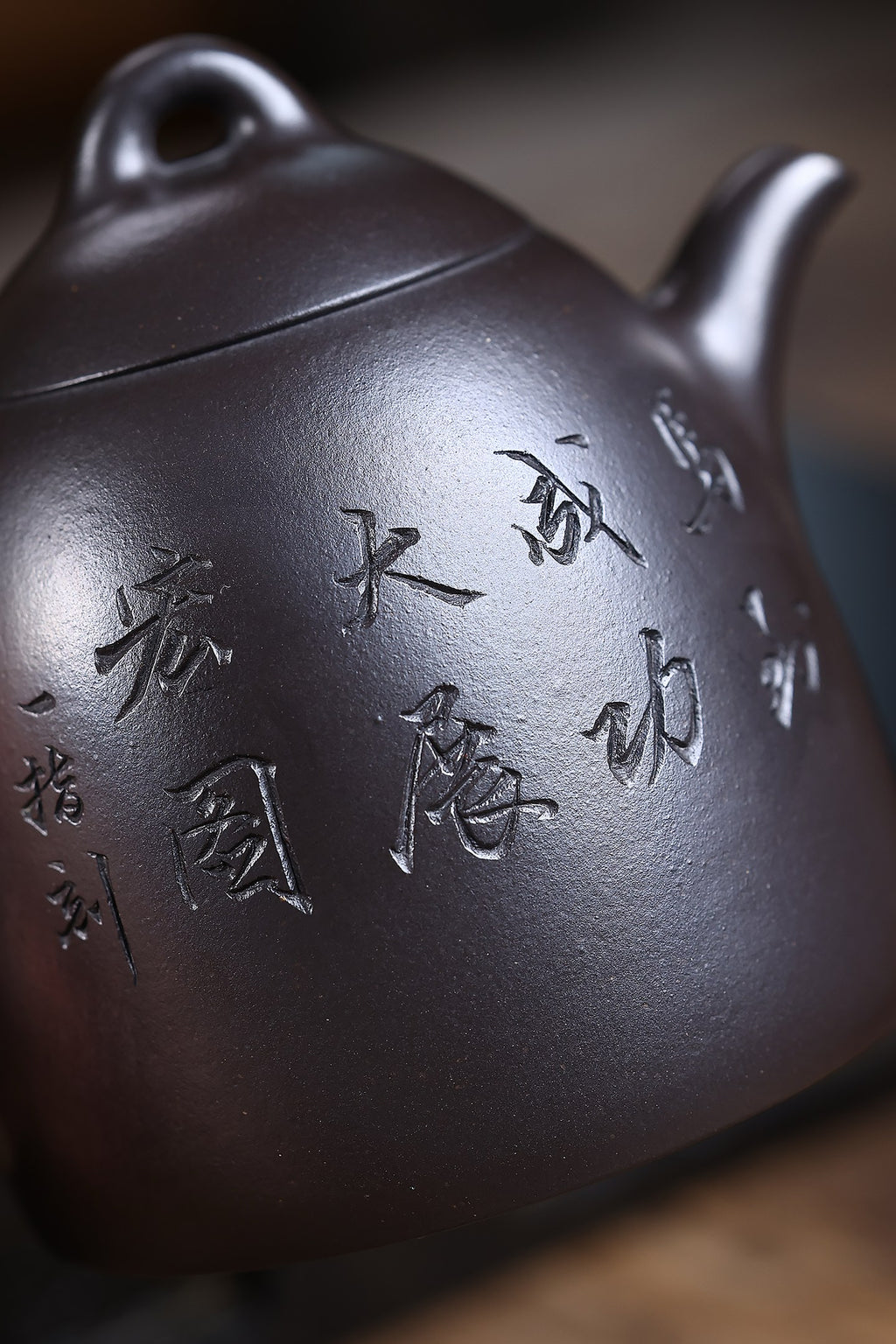 省大师勇淑英作品收藏【秦权壶】内有乾坤 泥料：极品乌金泥 容量：220cc  作者：勇淑英 江苏省陶瓷艺术大师  工艺：手工制作，收藏价值高👍