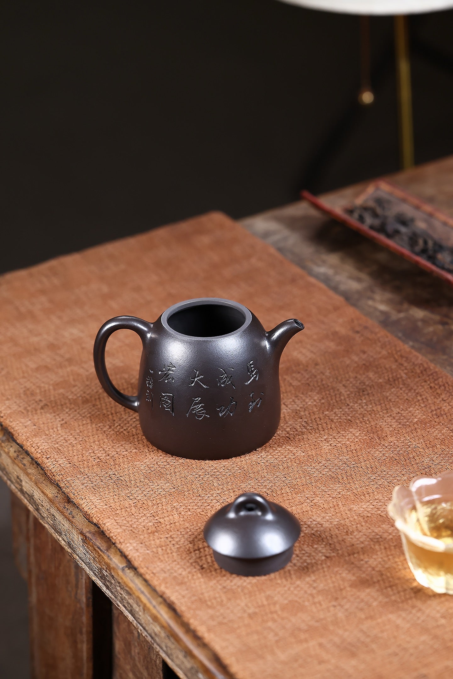 省大师勇淑英作品收藏【秦权壶】内有乾坤 泥料：极品乌金泥 容量：220cc  作者：勇淑英 江苏省陶瓷艺术大师  工艺：手工制作，收藏价值高👍