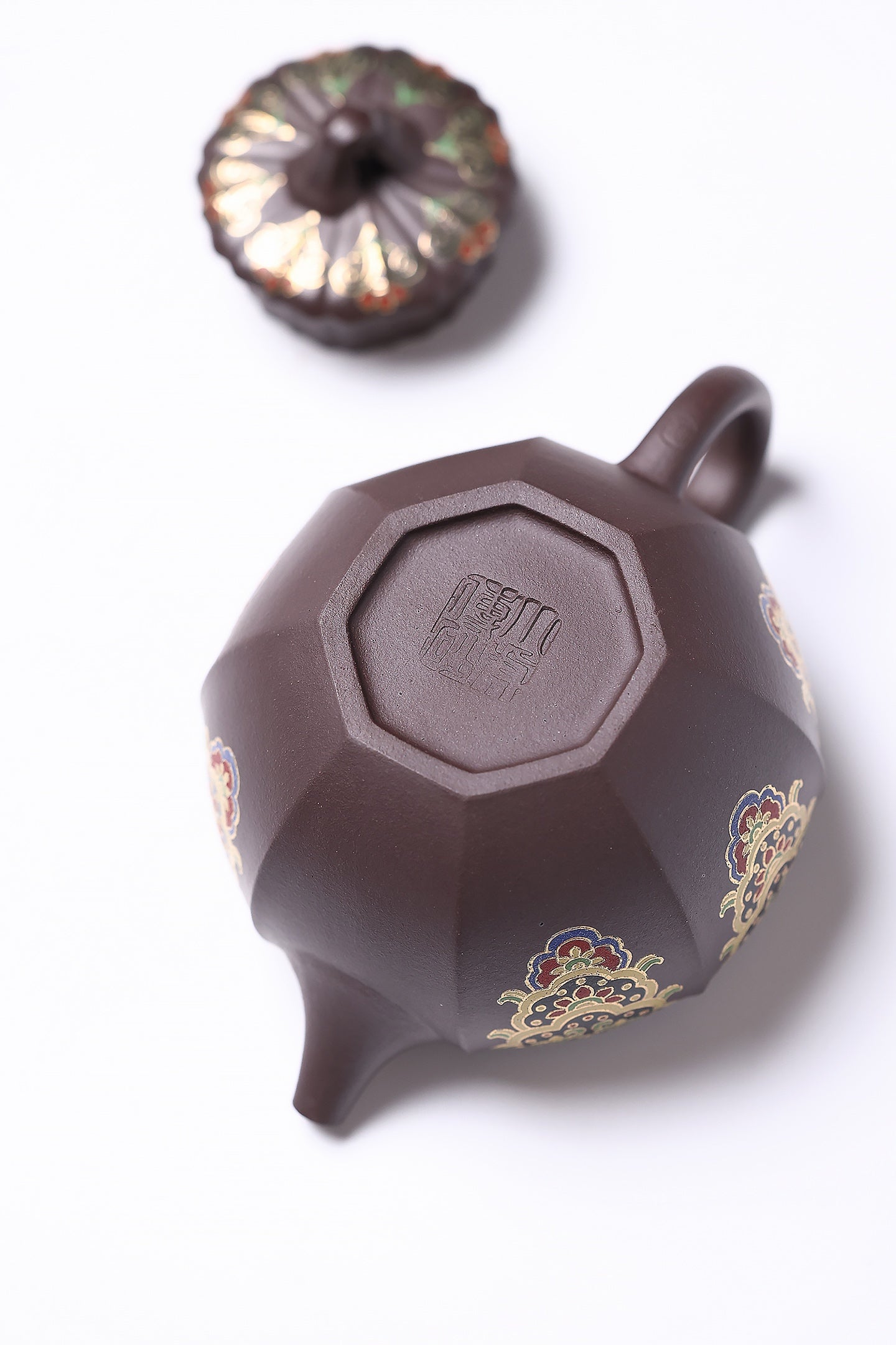 双省名人经典之作【唯心】 泥料：原矿石红 容量：250cc 作者：韩小虎 研究员级高级工艺美术师