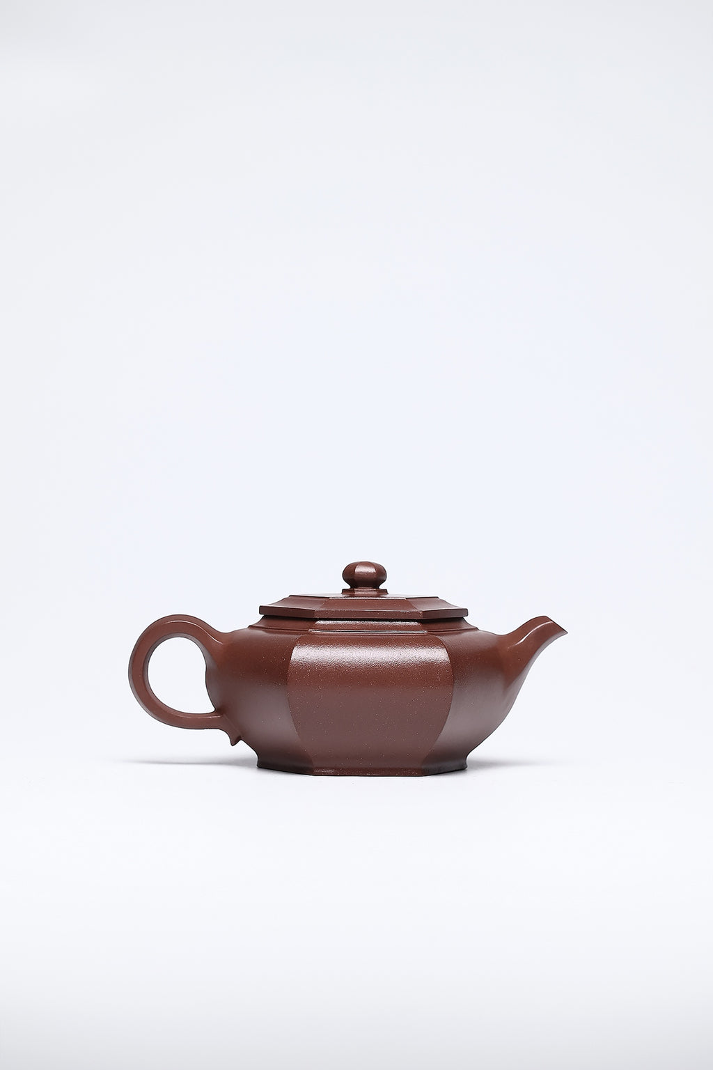 双省名人经典之作【大彬六方壶】 泥料：底槽清 容量：330cc  作者：韩小虎 研究员级高级工艺美术师