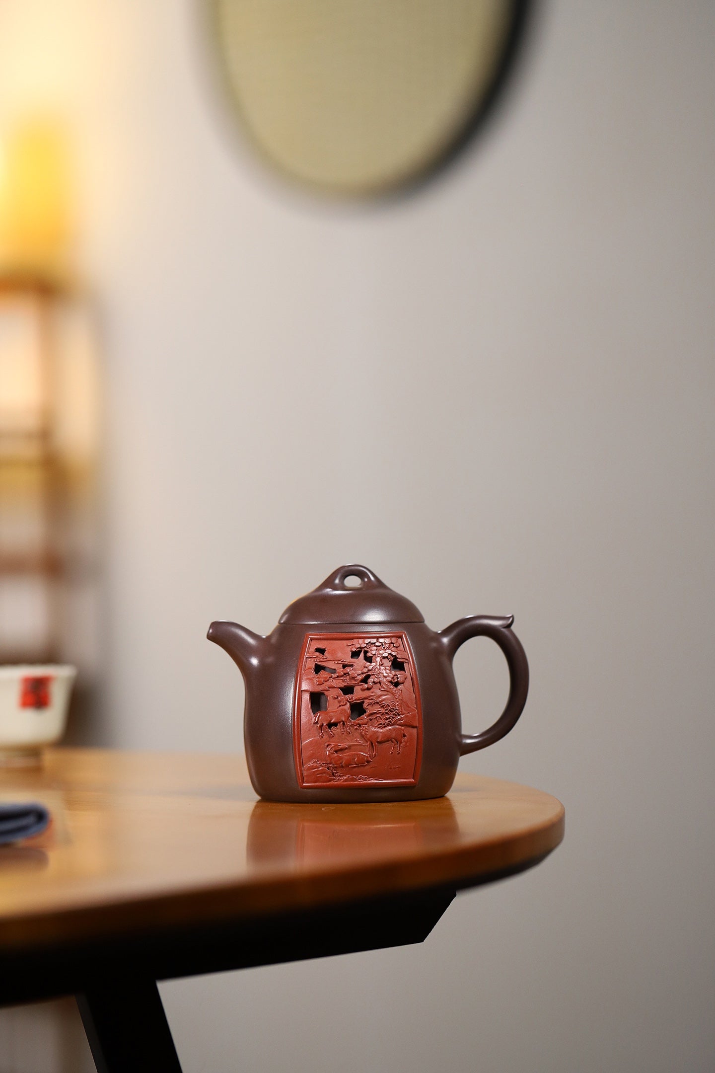 1992年设计制作 宜兴陶瓷艺术节展品 作者：紫砂技艺传承人 裴石民首席弟子 何道洪师兄毛阿明 泥料：景舟紫泥 容量：300cc