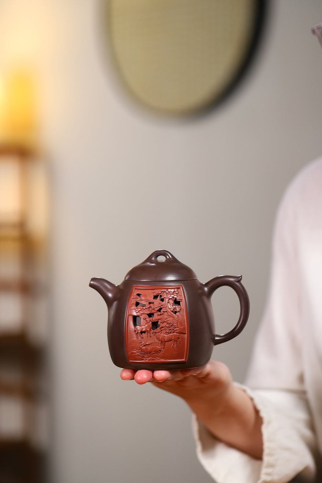 1992年设计制作 宜兴陶瓷艺术节展品 作者：紫砂技艺传承人 裴石民首席弟子 何道洪师兄毛阿明 泥料：景舟紫泥 容量：300cc