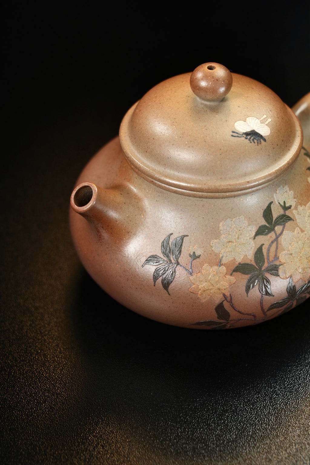 白段柴烧泥绘茶杯 - 精美手工艺术品
