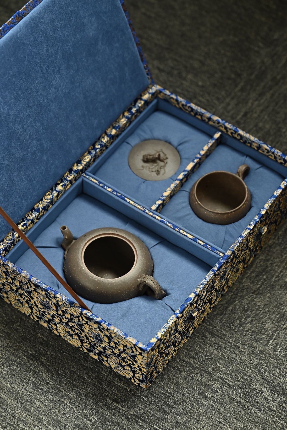全手工松鼠葡萄茶具套组 - 犹如自然生长的独特茶艺