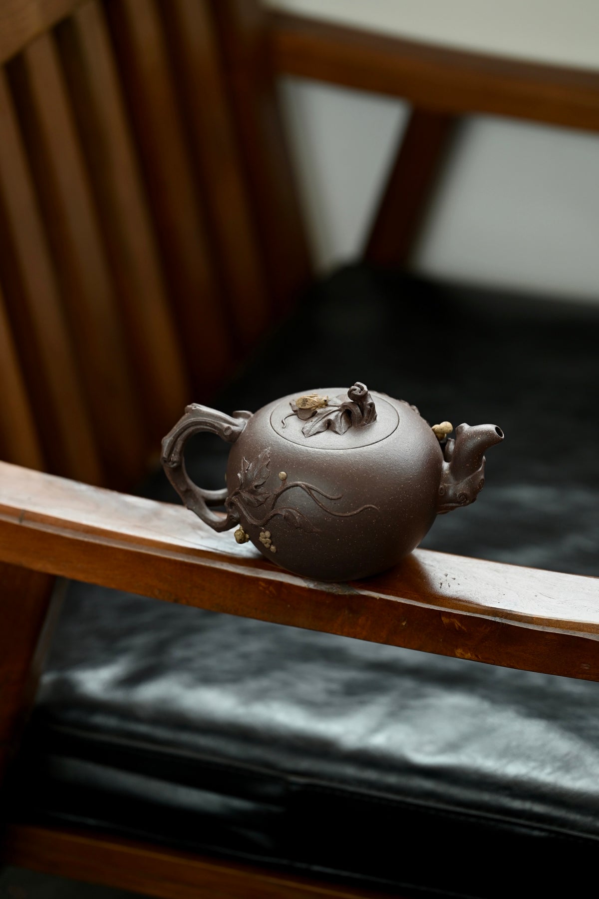 手工松鼠葡萄花器 | 全手工紫泥作品