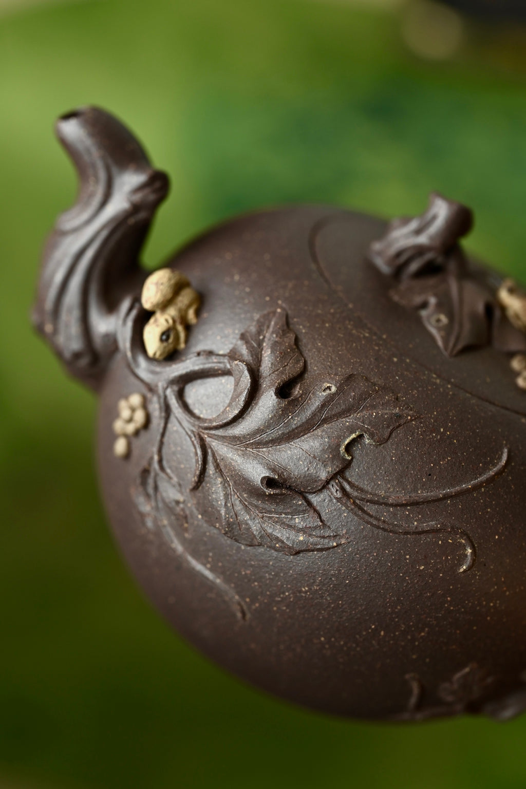 手工松鼠葡萄花器 | 全手工紫泥作品