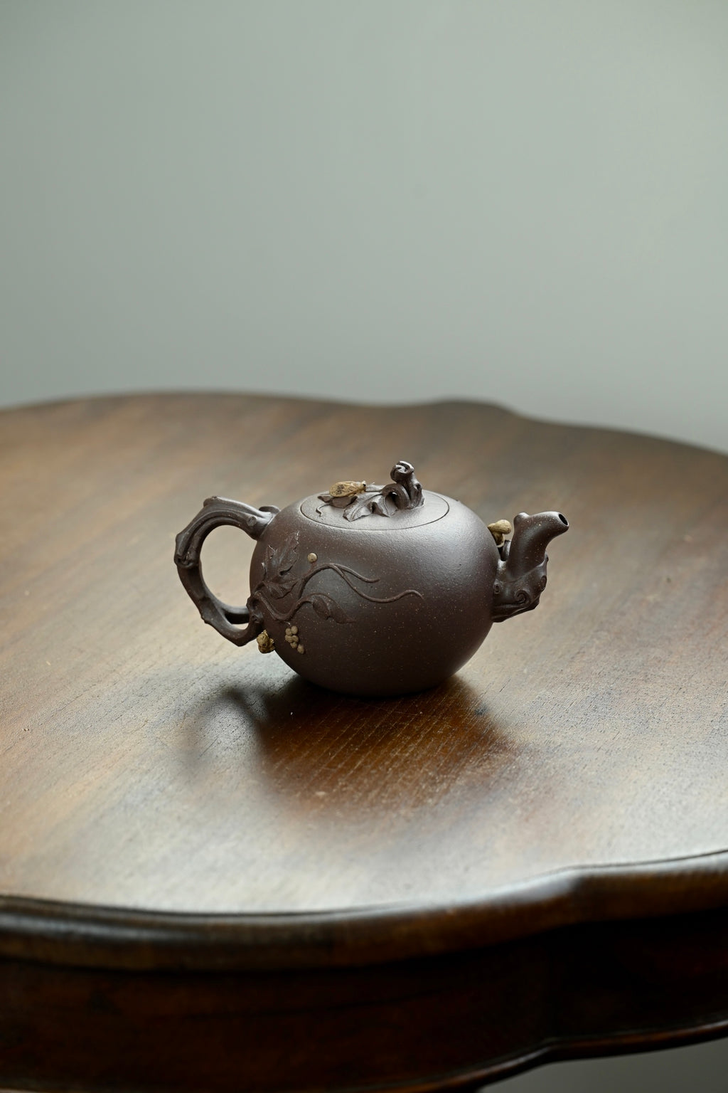 手工松鼠葡萄花器 | 全手工紫泥作品