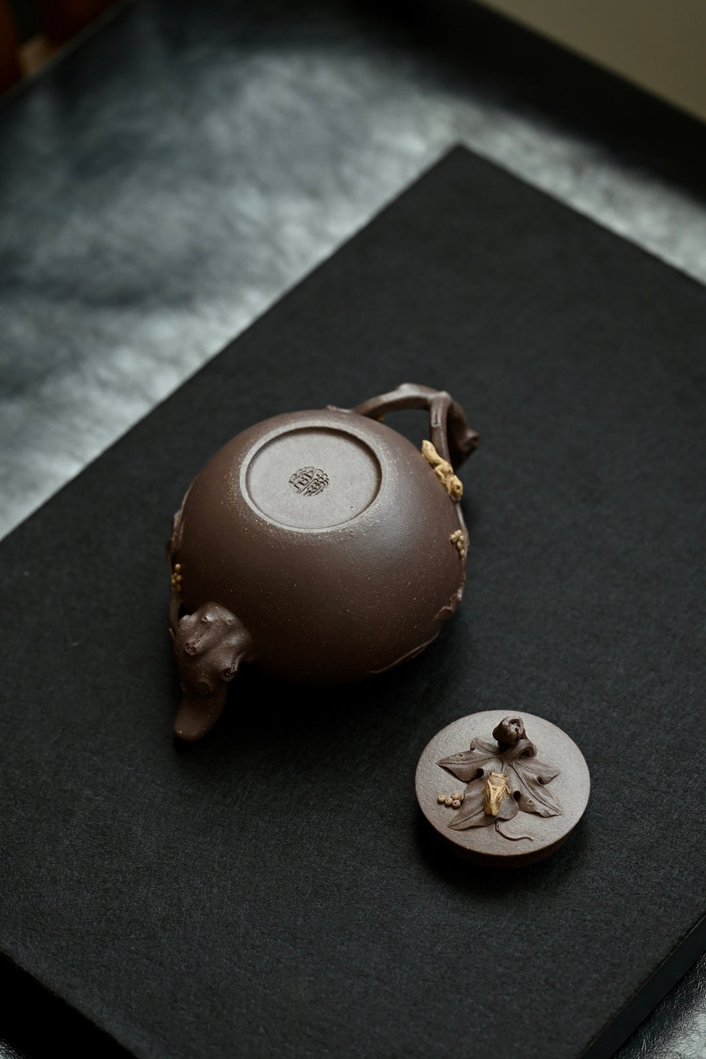 手工松鼠葡萄花器 | 全手工紫泥作品