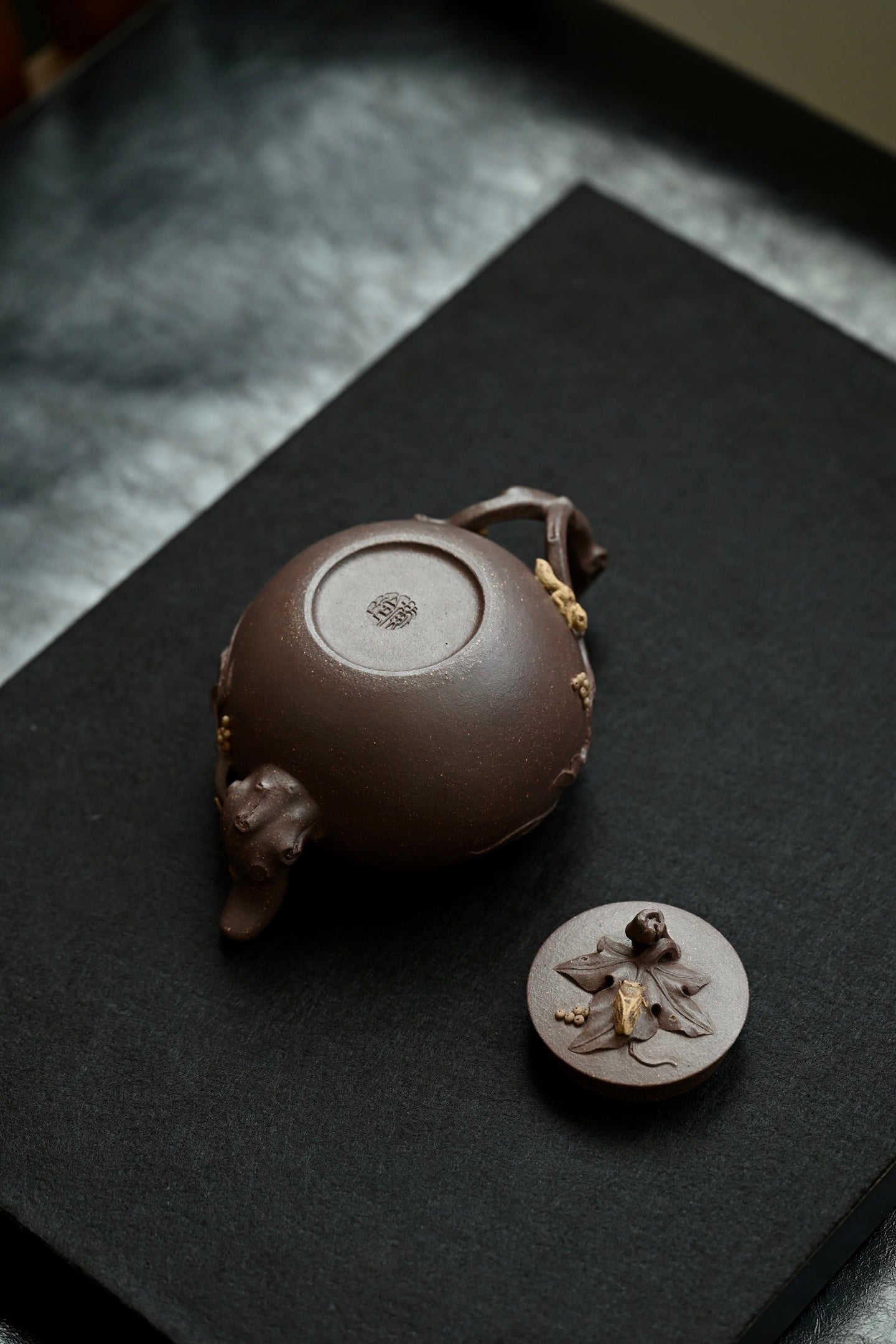手工松鼠葡萄花器 | 全手工紫泥作品