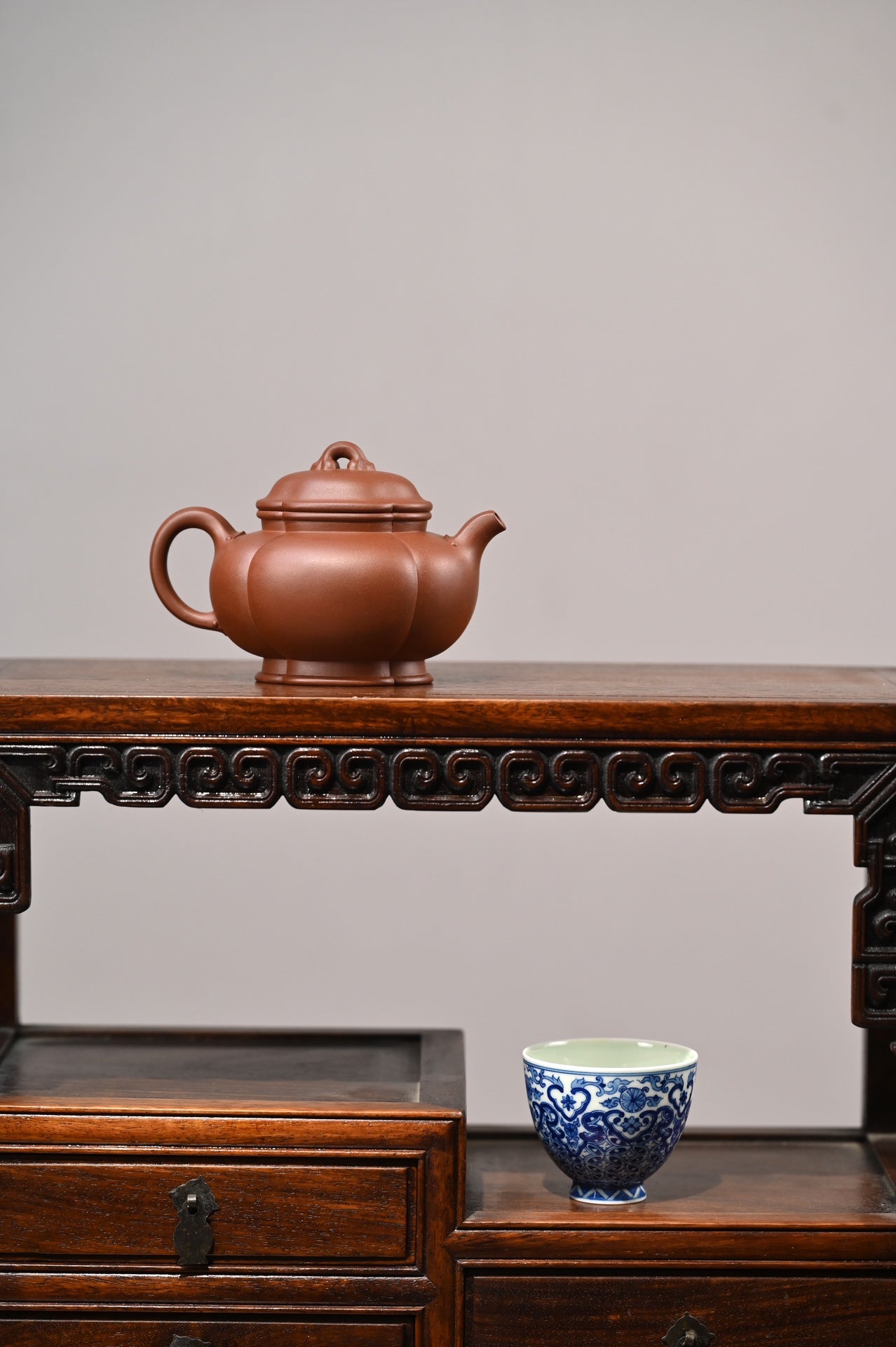 骆俊杰【海棠】  原矿底槽青  280ml  骆俊杰，1992年出生于江苏宜兴  2015年景舟杯制壶大赛“提壁壶”获得民间组  铜奖。