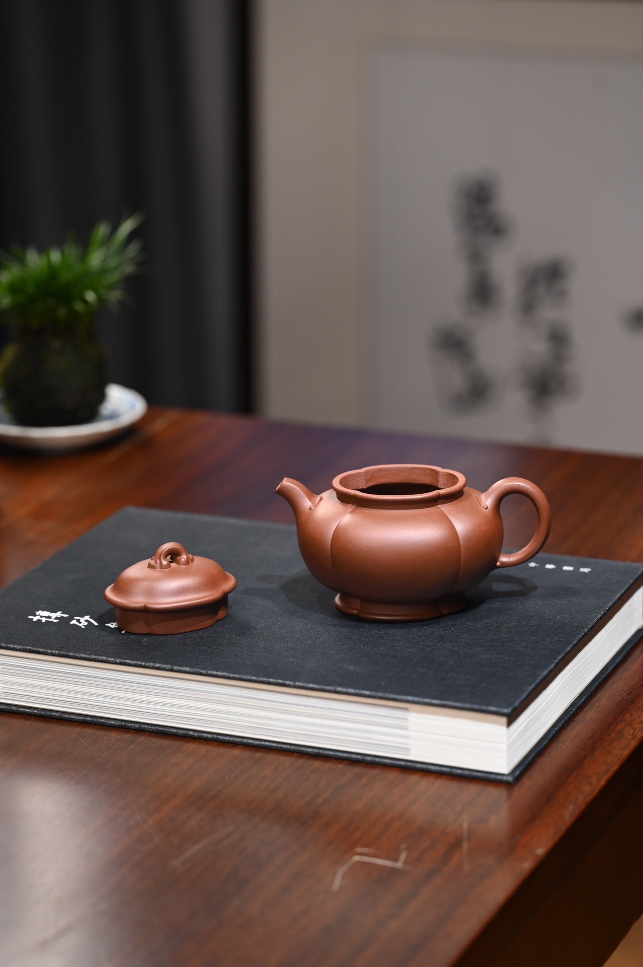 骆俊杰【海棠】  原矿底槽青  280ml  骆俊杰，1992年出生于江苏宜兴  2015年景舟杯制壶大赛“提壁壶”获得民间组  铜奖。