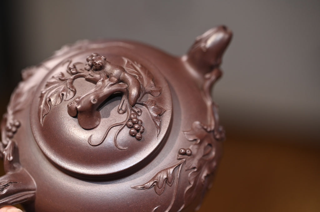 新品发售  戴骏阳【涵鸣松鼠葡萄】  原矿紫泥  380ml