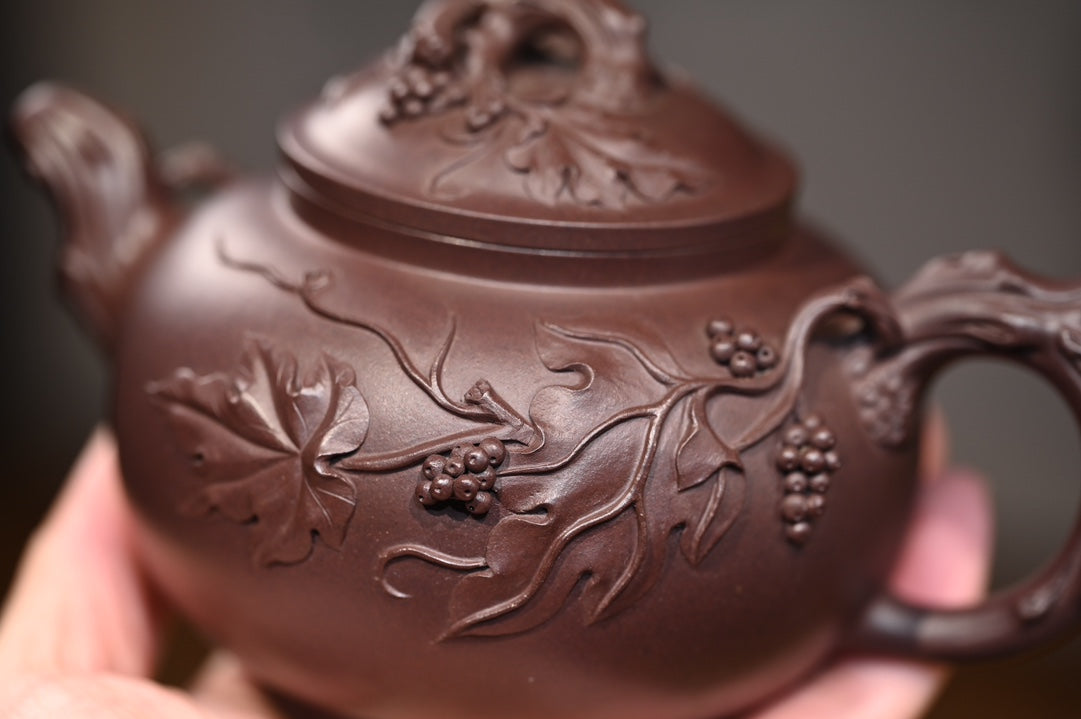 新品发售  戴骏阳【涵鸣松鼠葡萄】  原矿紫泥  380ml