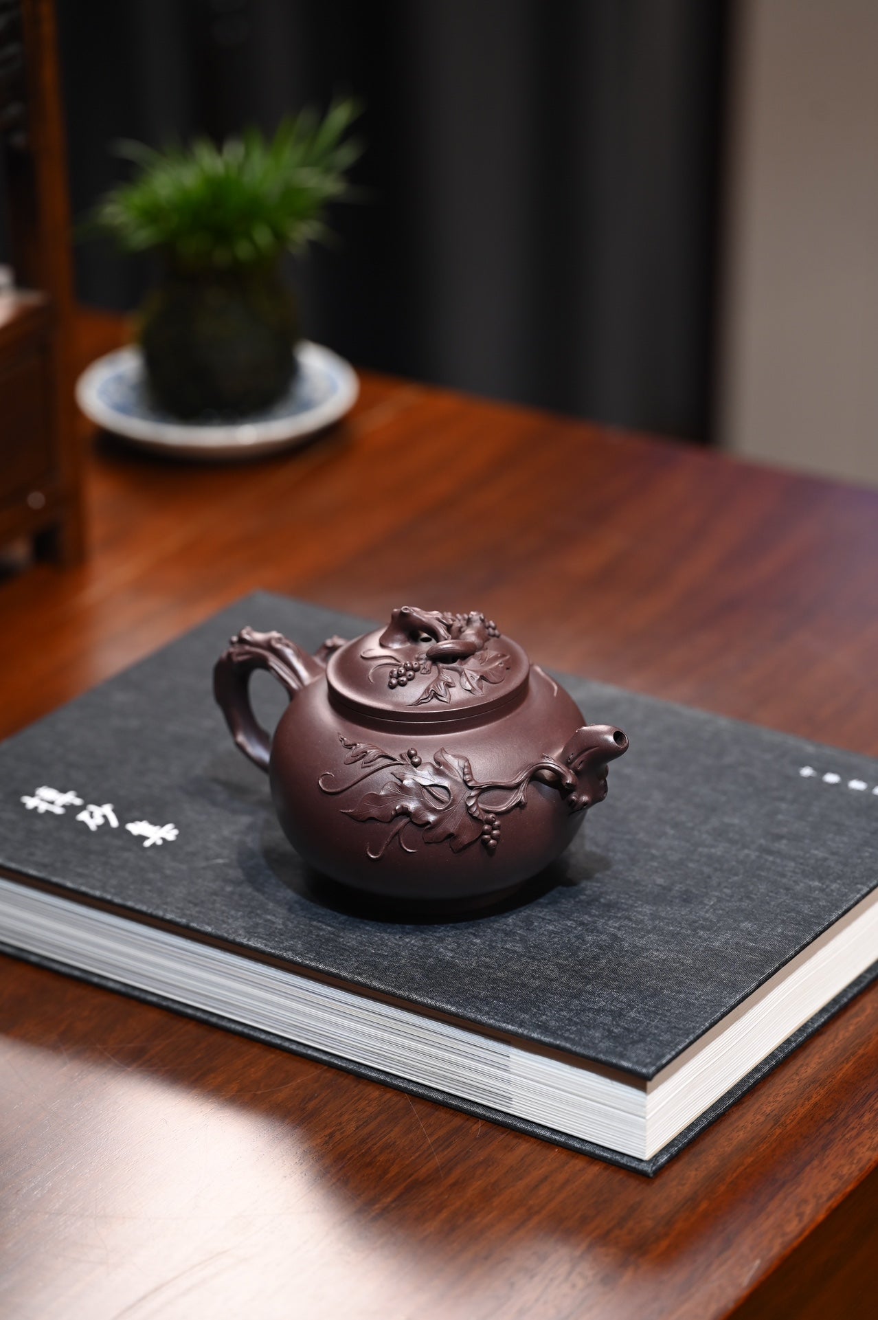 新品发售  戴骏阳【涵鸣松鼠葡萄】  原矿紫泥  380ml