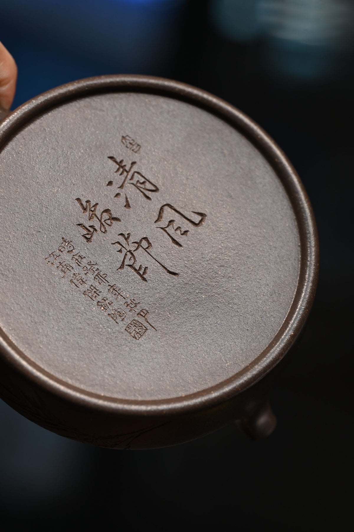 蒋伟杰【古卣华亭】  原矿紫泥  170ml  蒋伟杰：  工艺美术师  中国工艺美术学会会员