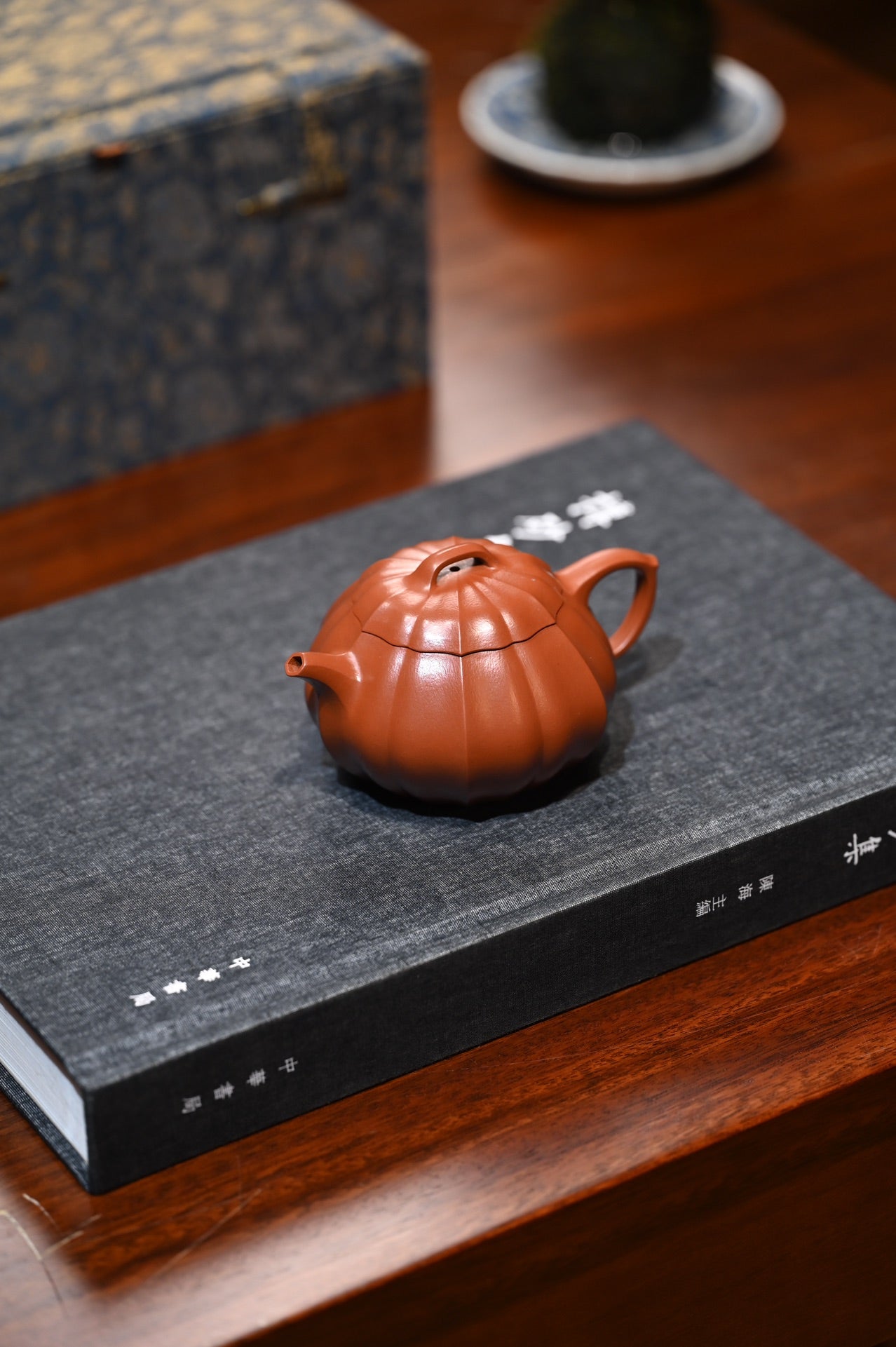 范坚【昭华】  原矿大红袍  180ml  范坚，“大生壶”第五代嫡传，出生于江苏宜兴陶瓷世家范家，是大生壶第五代传人