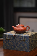范坚【仿古如意】  原矿大红袍  290ml  范坚，“大生壶”第五代嫡传，出生于江苏宜兴陶瓷世家范家，是大生壶第五代传人
