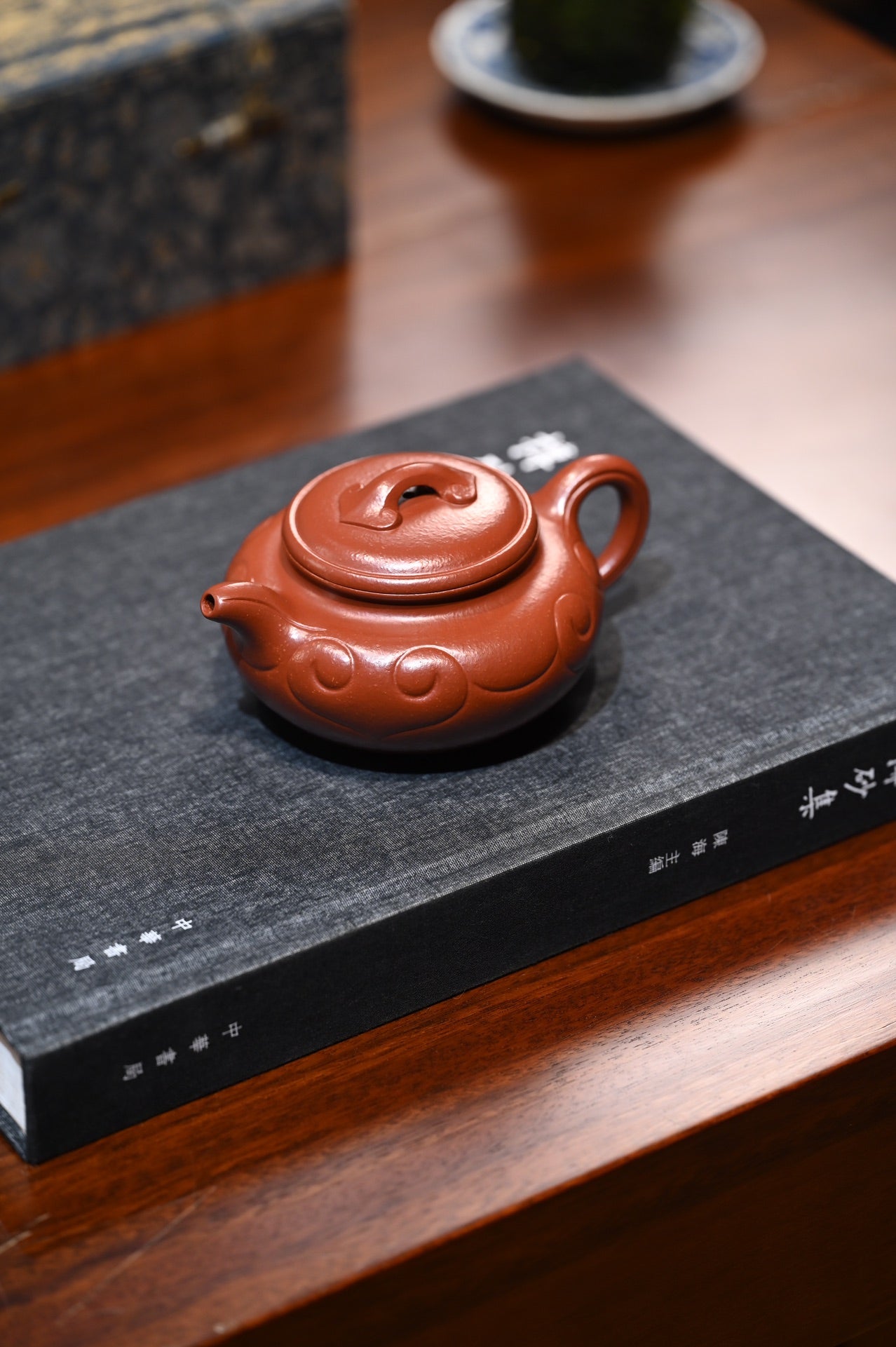 范坚【仿古如意】  原矿大红袍  290ml  范坚，“大生壶”第五代嫡传，出生于江苏宜兴陶瓷世家范家，是大生壶第五代传人