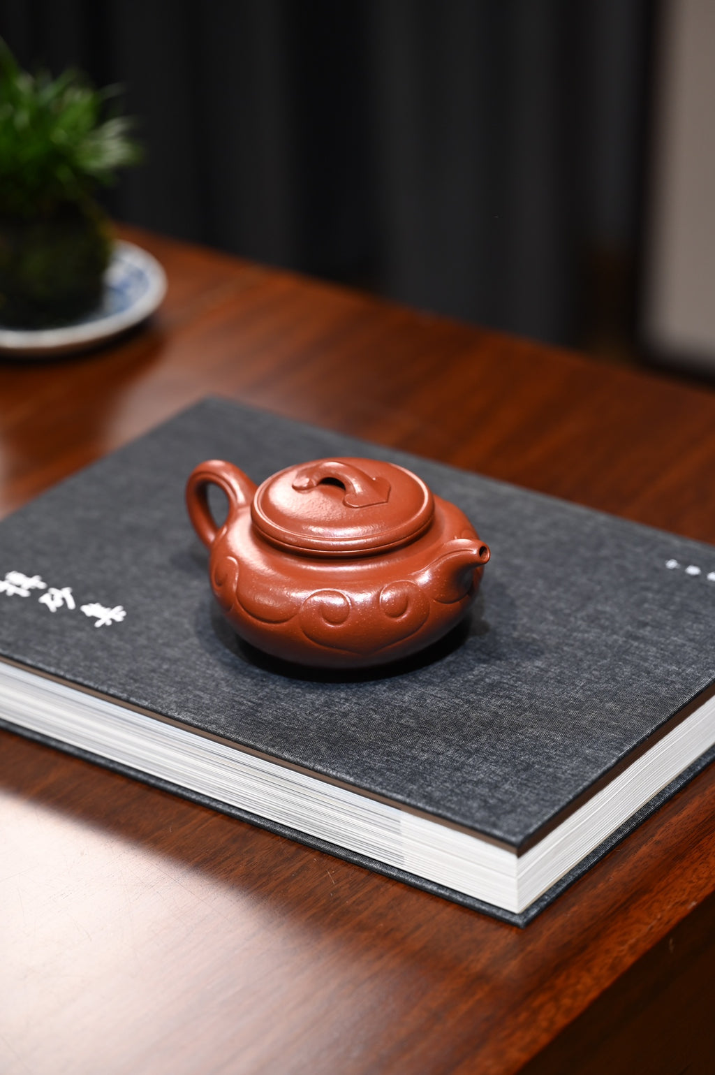 范坚【仿古如意】  原矿大红袍  290ml  范坚，“大生壶”第五代嫡传，出生于江苏宜兴陶瓷世家范家，是大生壶第五代传人
