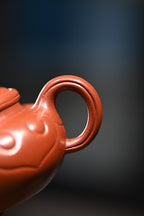 范坚【仿古如意】  原矿大红袍  290ml  范坚，“大生壶”第五代嫡传，出生于江苏宜兴陶瓷世家范家，是大生壶第五代传人