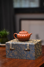 范坚【菊雷】  原矿大红袍  180ml  范坚，“大生壶”第五代嫡传，出生于江苏宜兴陶瓷世家范家，是大生壶第五代传人