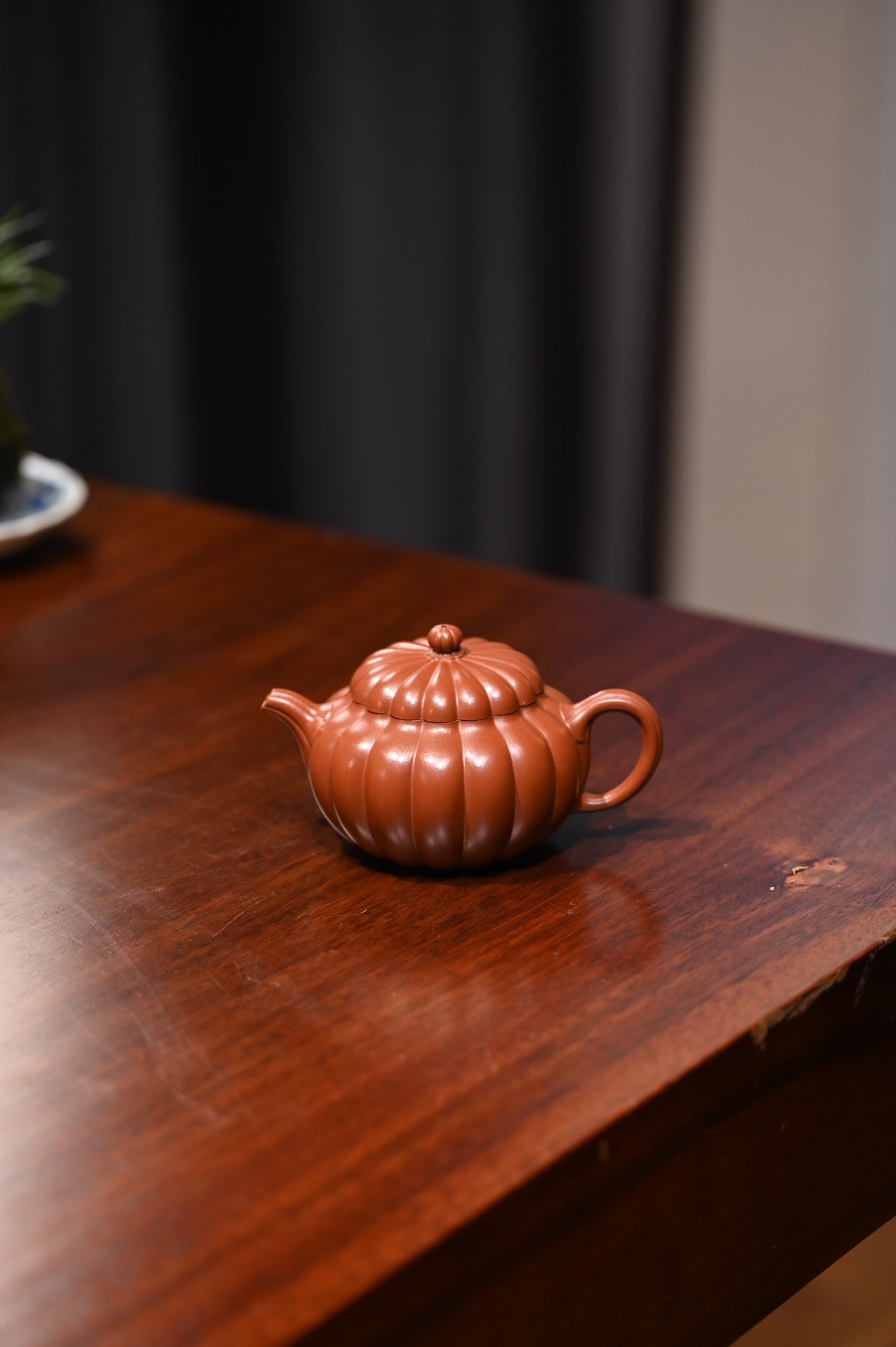 范坚【菊雷】  原矿大红袍  180ml  范坚，“大生壶”第五代嫡传，出生于江苏宜兴陶瓷世家范家，是大生壶第五代传人