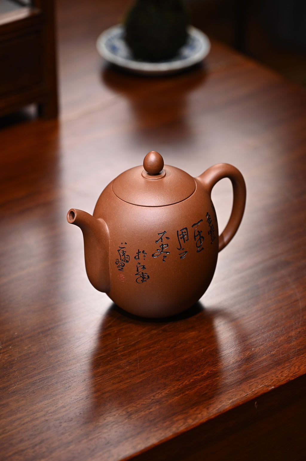 师承中国陶瓷艺术美术大师鲍志强  原矿底槽清580ml  陶刻家称他为僧人；僧人称他为陶刻家；陶刻家的意境；僧人的情怀