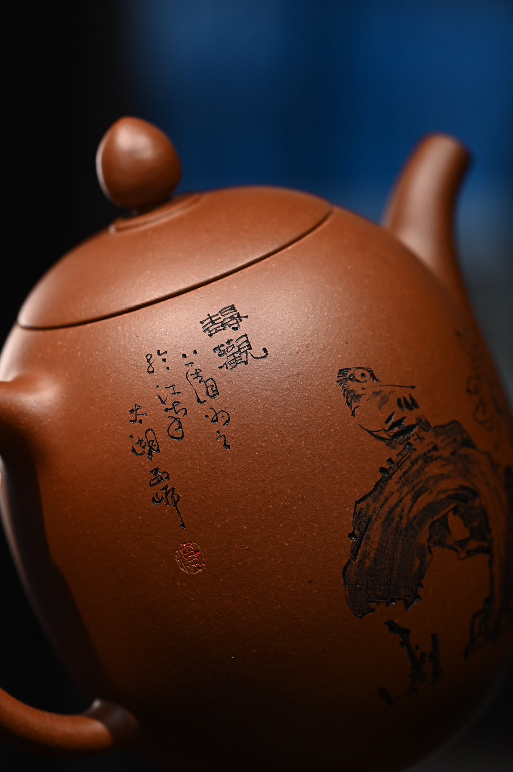 师承中国陶瓷艺术美术大师鲍志强  原矿底槽清580ml  陶刻家称他为僧人；僧人称他为陶刻家；陶刻家的意境；僧人的情怀