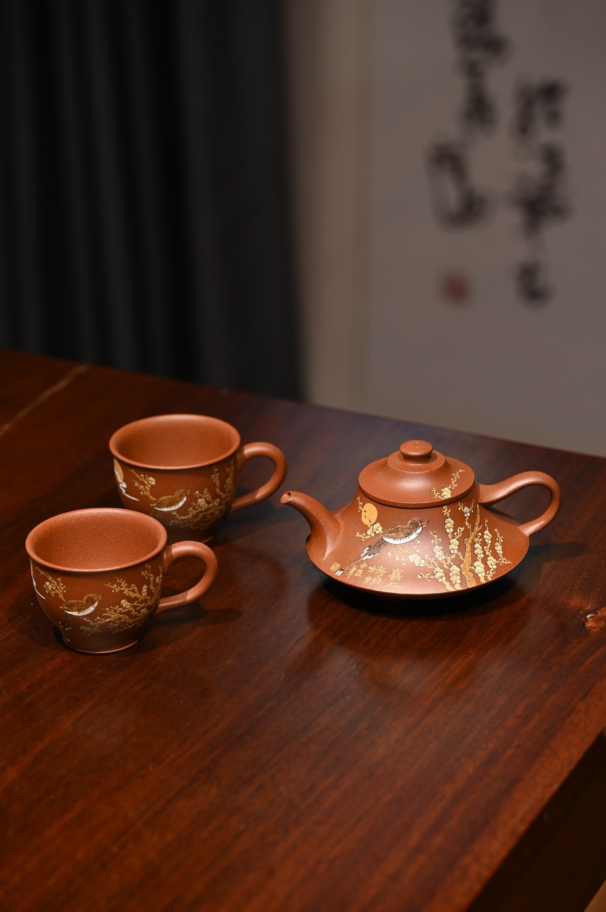 郭晓梅【喜上眉梢】  注以甘泉，饮之清心  郭晓梅制.王中亚绘  原矿降坡泥  260ml