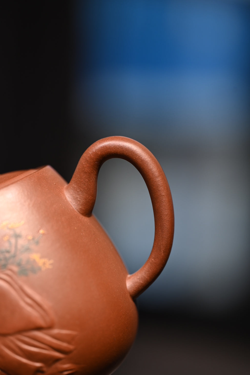 范正初【菊颂】  范正初制.杨仁勤（木易）篆刻  原矿底槽清  320ml