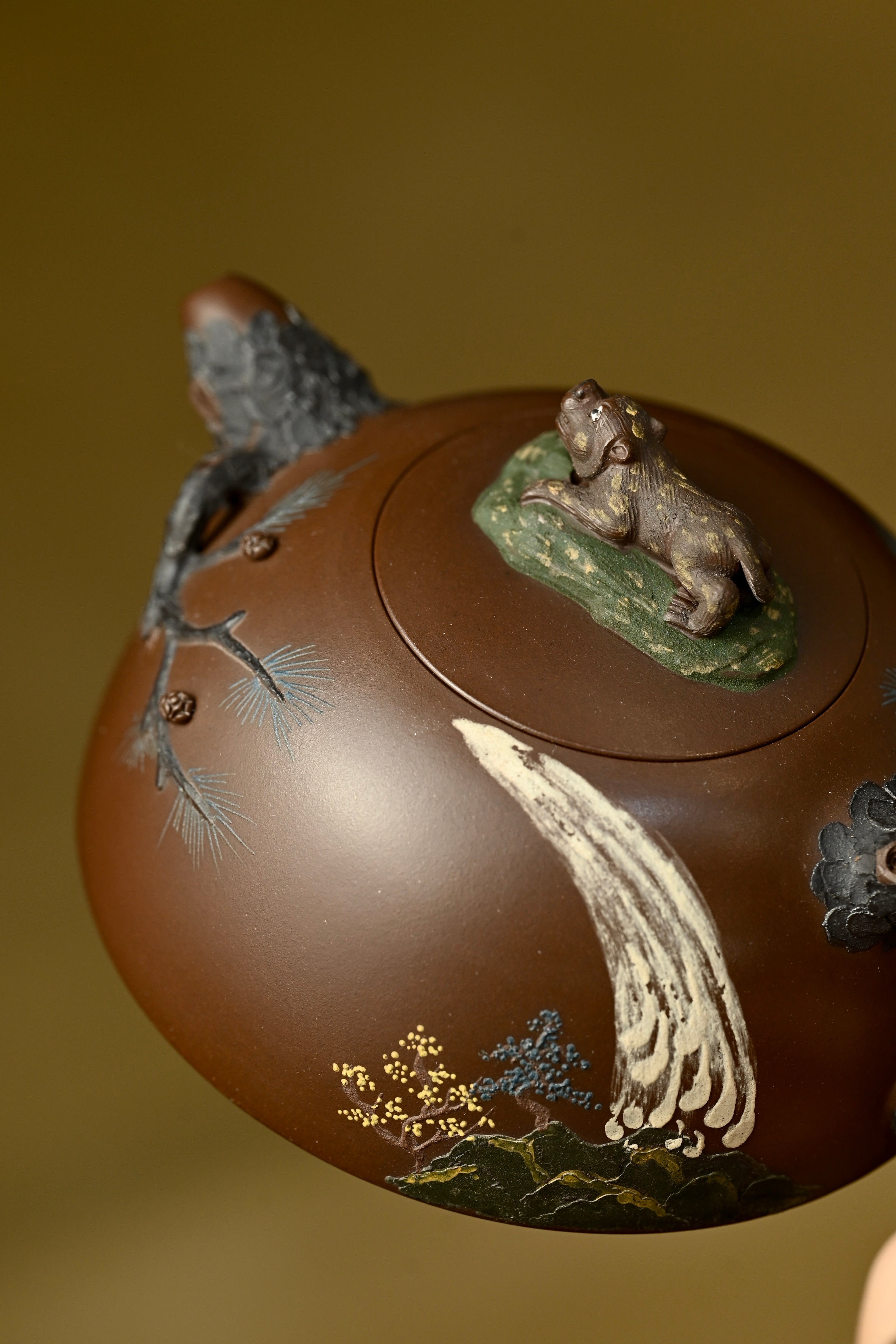 虎虎生威·原创作品/紫砂十二精英之首，省大师桑黎兵作品/容量400cc/特级紫泥 松桩形态，瀑布山林，斑驳孔洞，松风凌冽，山林萧肃，老虎巡视山林