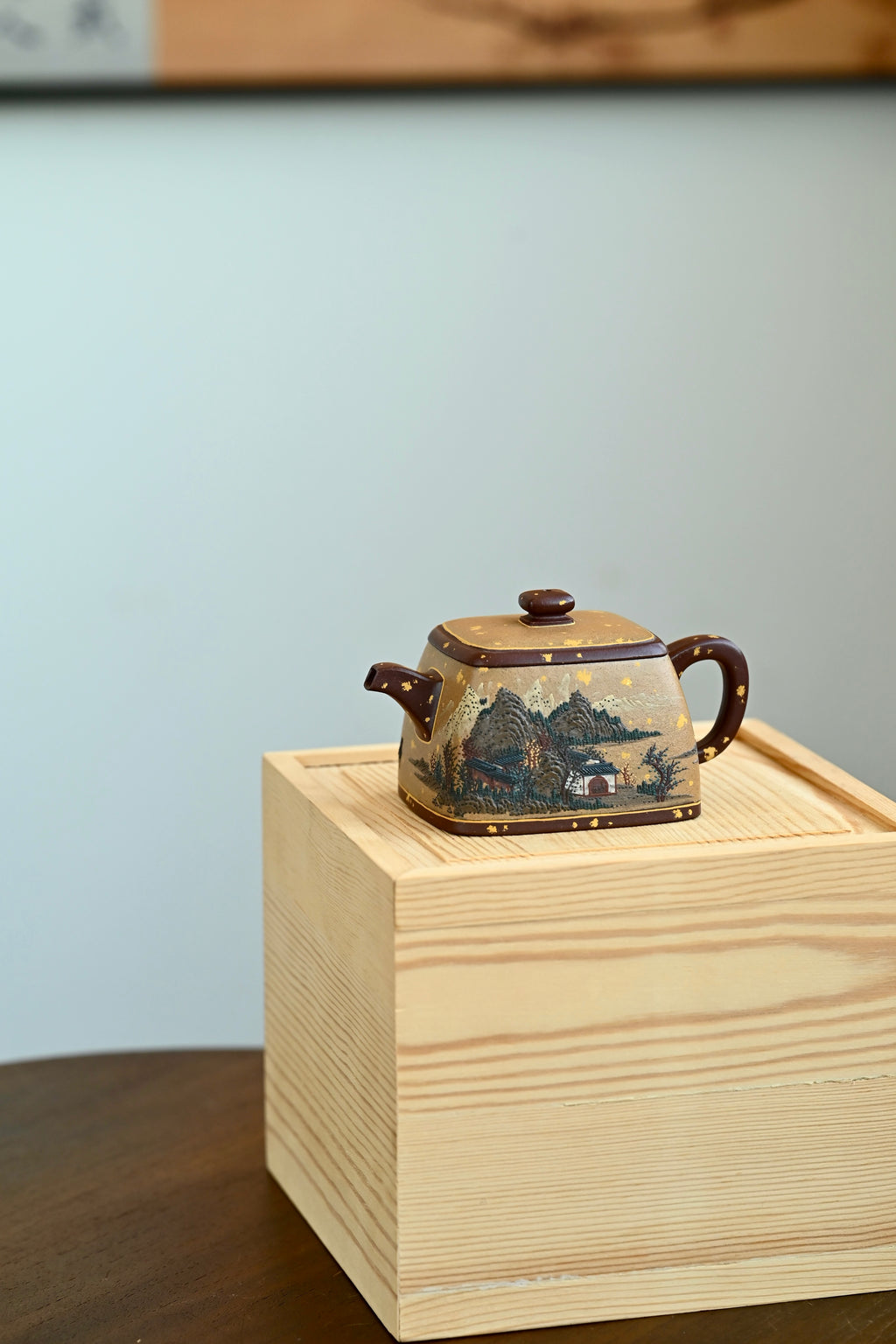 井栏·全手工 /六届全手工大赛一等奖高工施昌作品 /容量200cc/原矿底槽清 壶身张弛有度，开阖得宜，四方造型祥瑞富有灵气