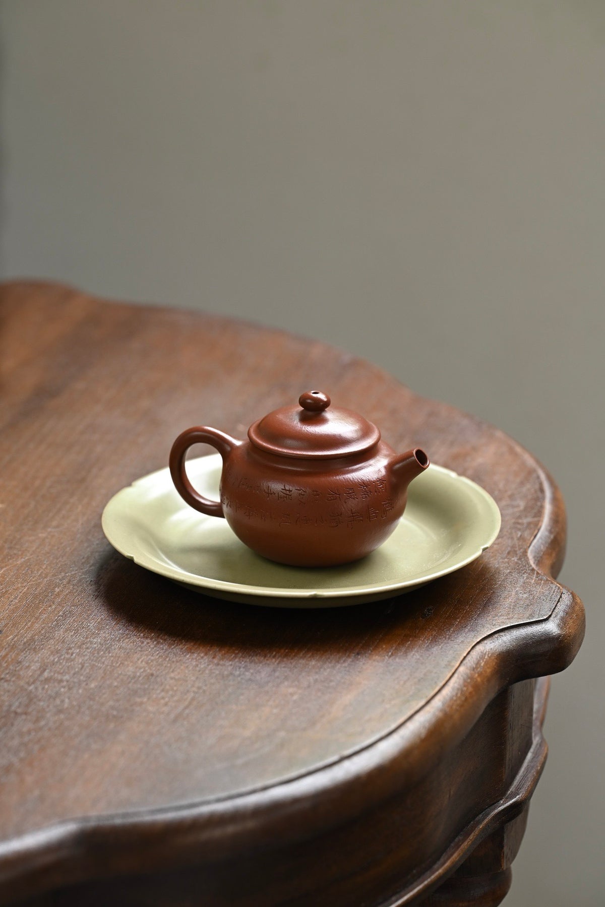 贡珠·全手工 /全手工大赛一等奖，招商杯金奖祁令军作品 /容量130cc/家藏朱泥 符合现代审美的小壶，圆珠造型，内推孔出水极好
